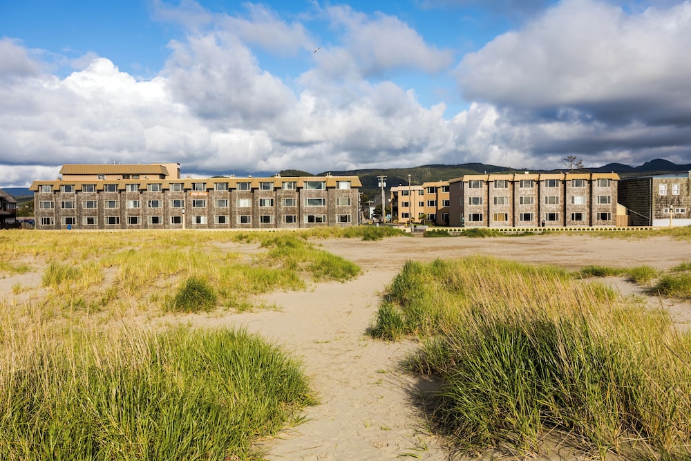 Ebb Tide Oceanfront Inn 3/73