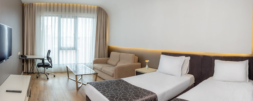 Elm Suite Hotel 8/41