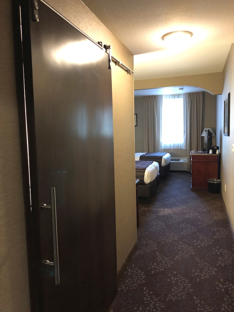 Country Inn & Suites by Radisson, San Jose International Airport, CA 4/30