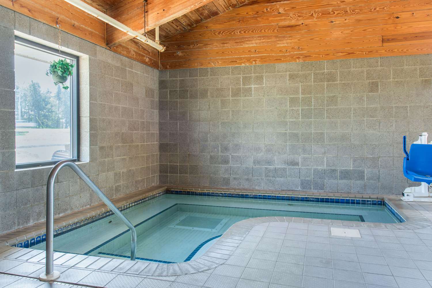 Quality Inn and Suites New Prague MN 16/24