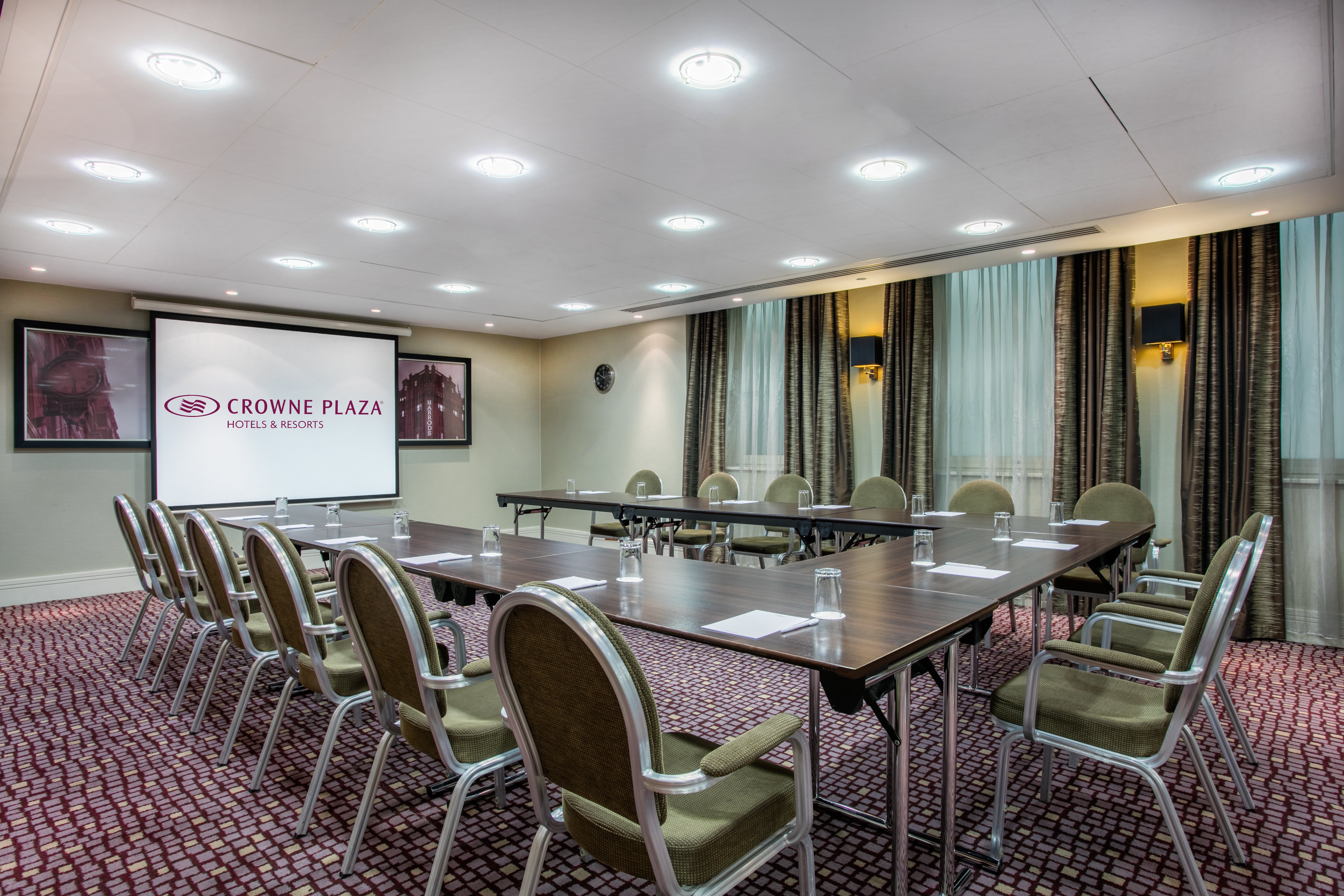 Crowne Plaza Ealing 67/76