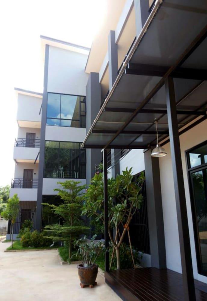 House 945 4/24