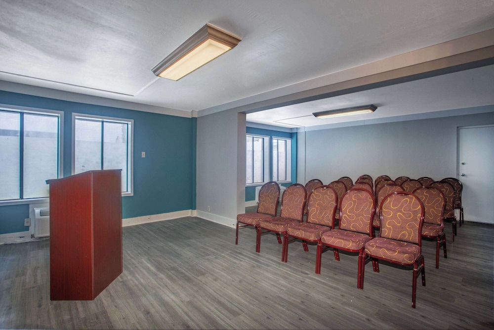 Days Inn By Wyndham Mobile I-65 15/25