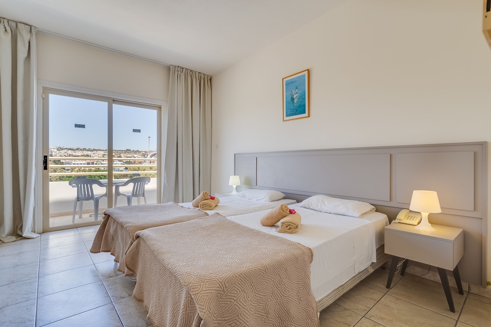 Piere Anne Beach Hotel 5/47