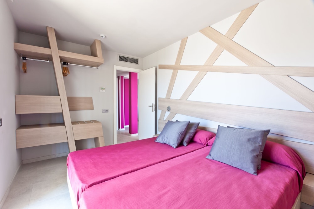 3 BEDROOMS, APARTMENT, BALCONY
