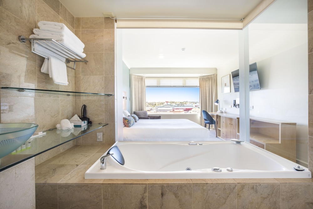 Gateway Hotel By Nightcap Plus 50/50