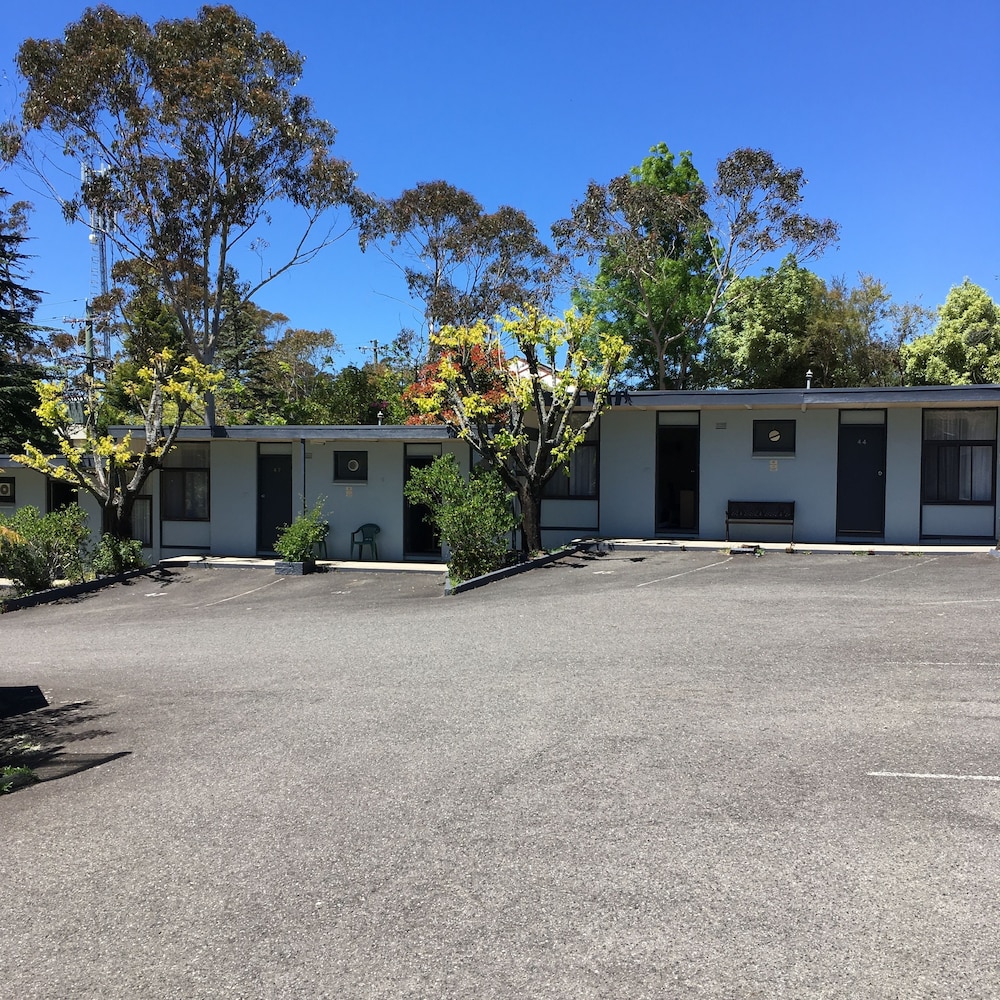 Sky Rider Motor Inn 54/69