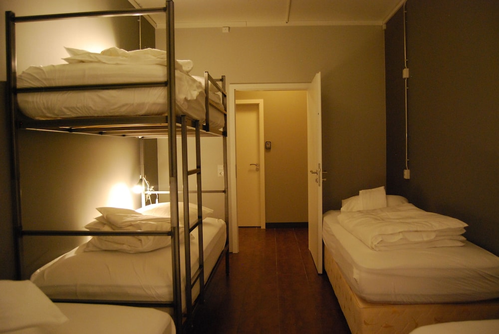 Private, Twin Beds, 2 Bunk Beds, Shared Bathroom