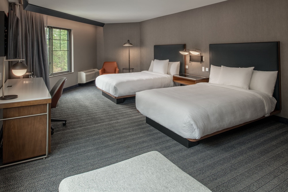 Courtyard by Marriott Olympia 3/32