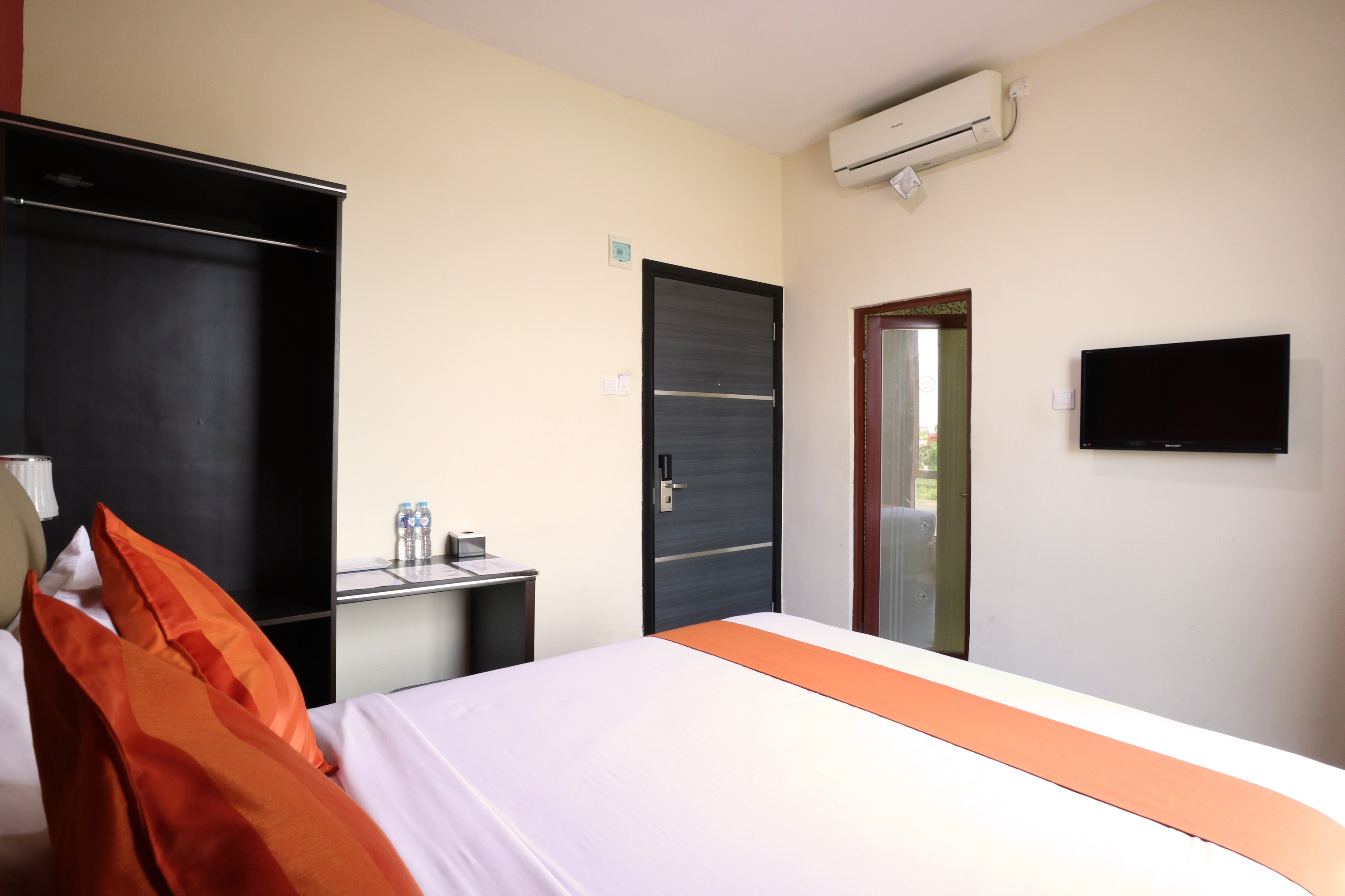 DELUXE, DOUBLE BED
