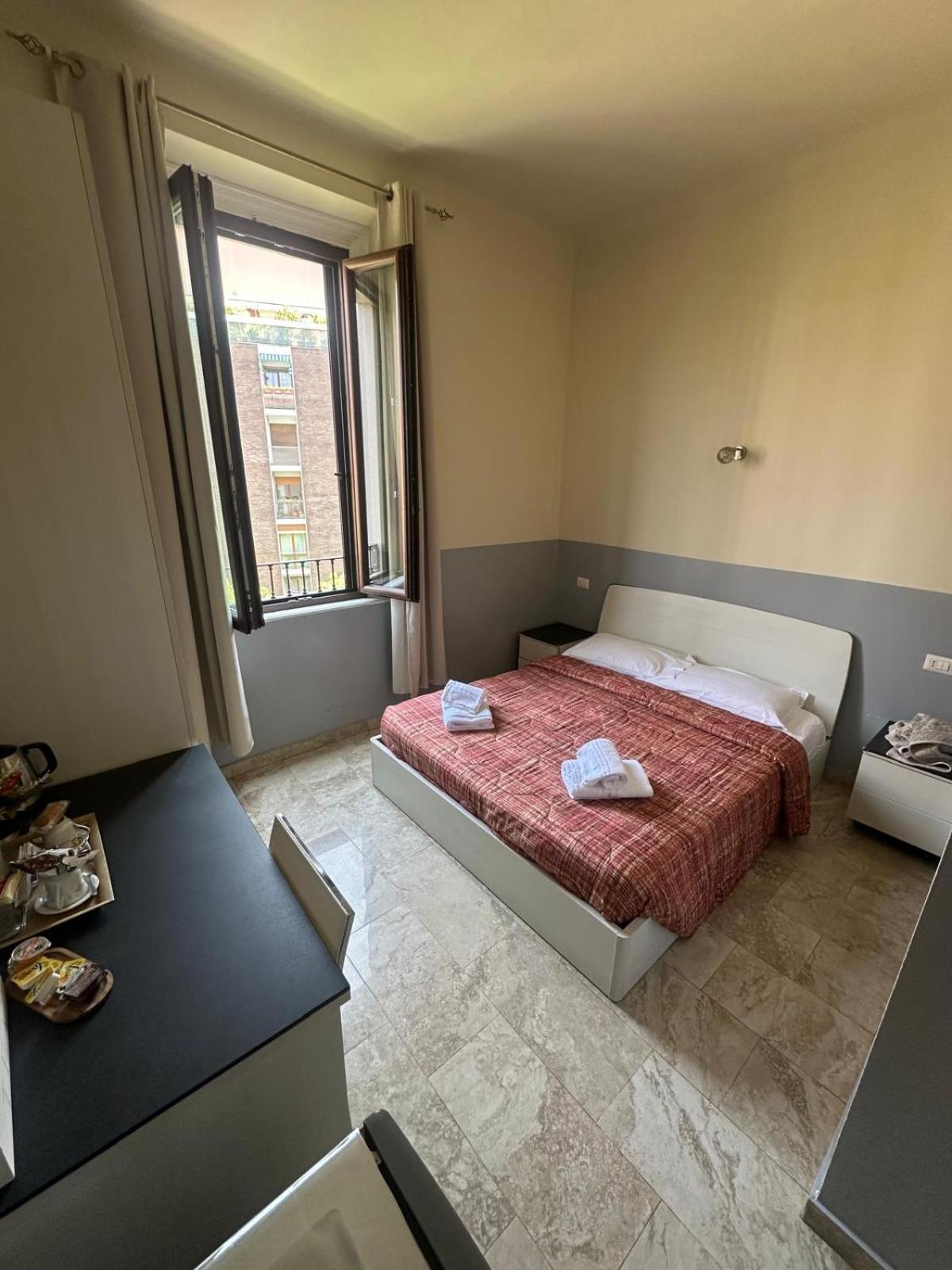 Room, Double Bed