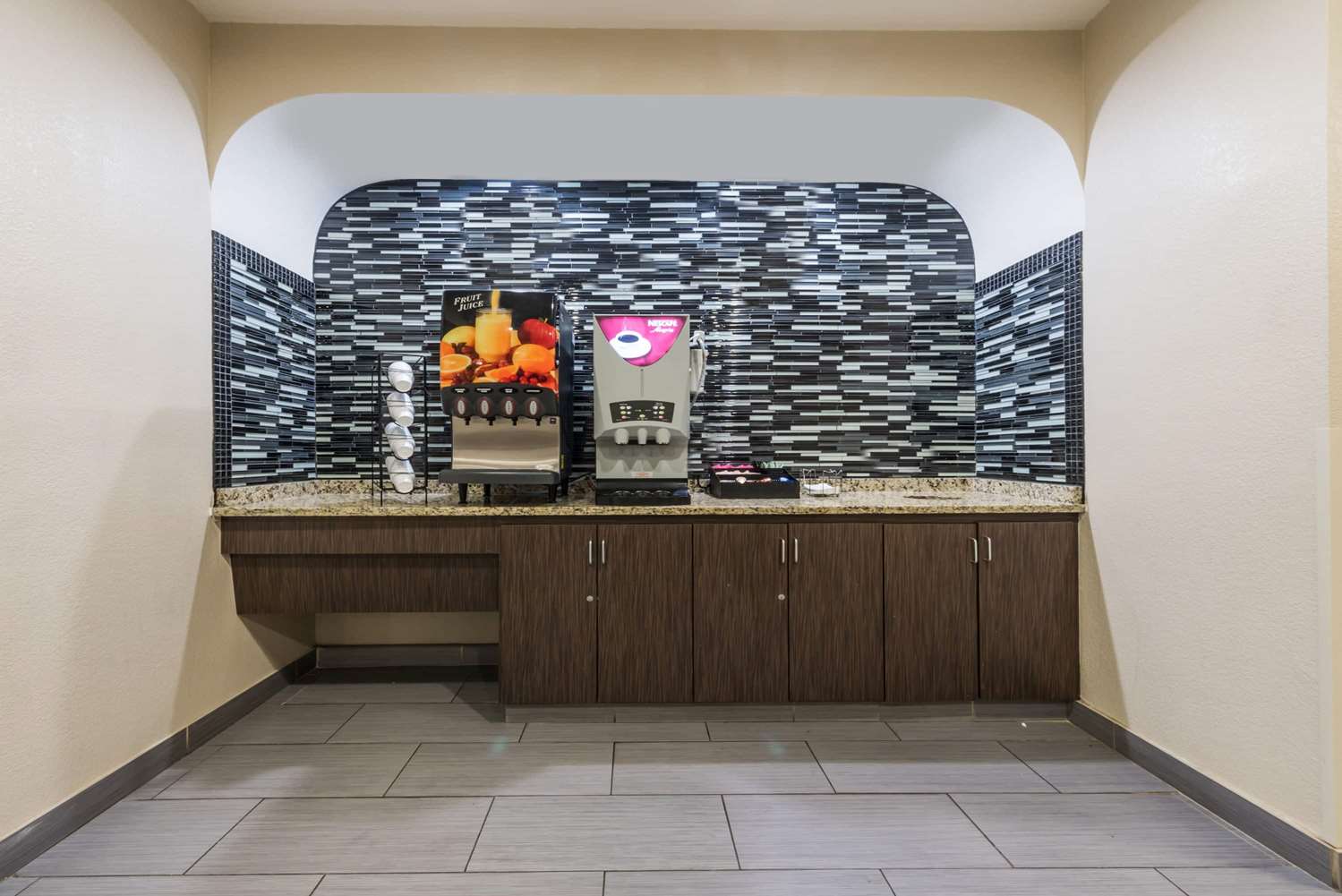 Quality Inn & Suites Fort Worth North - Haltom City 2/14