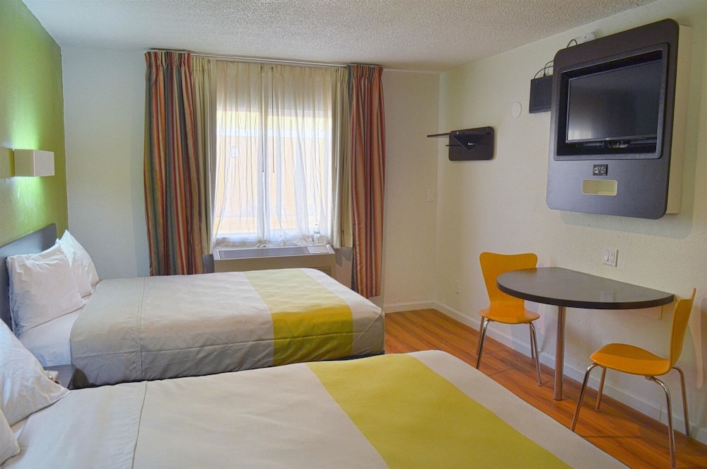 Motel6 Modesto, CA - Downtown 17/49