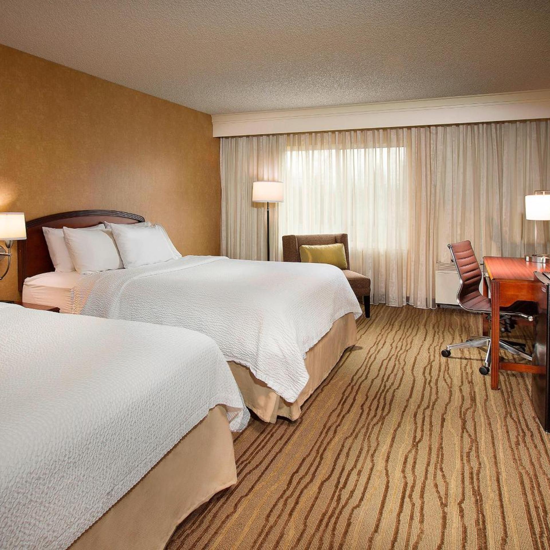 Room, 2 Queen Beds, Bathtub, Accessible