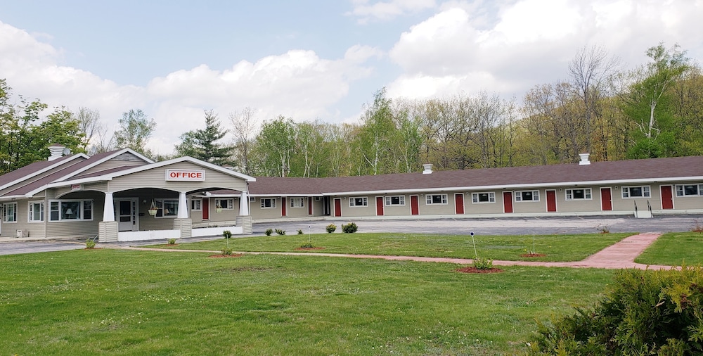Gorham Motor Inn 55/58