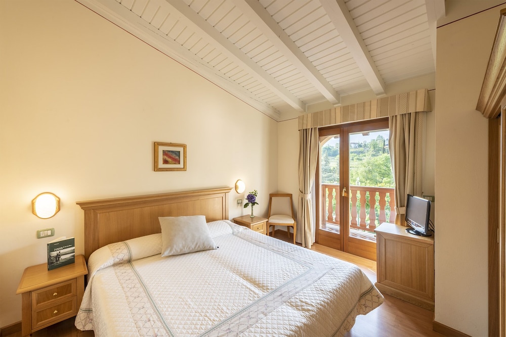 Hotel Pineta Campi 10/90