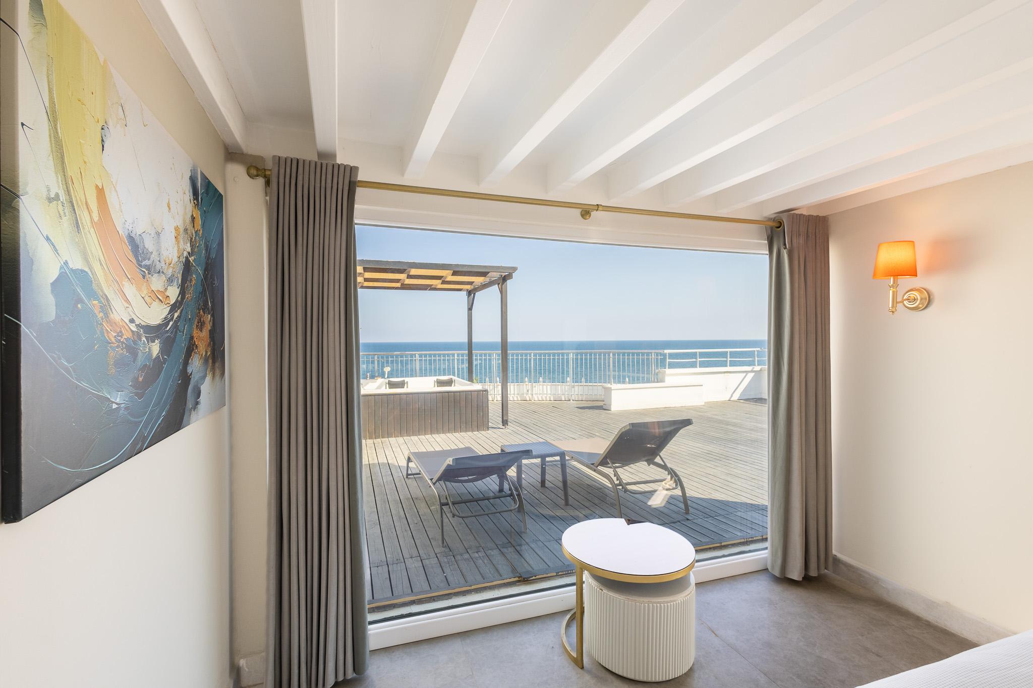 Roof Top, Mediterranean, Prestige, King Bed
