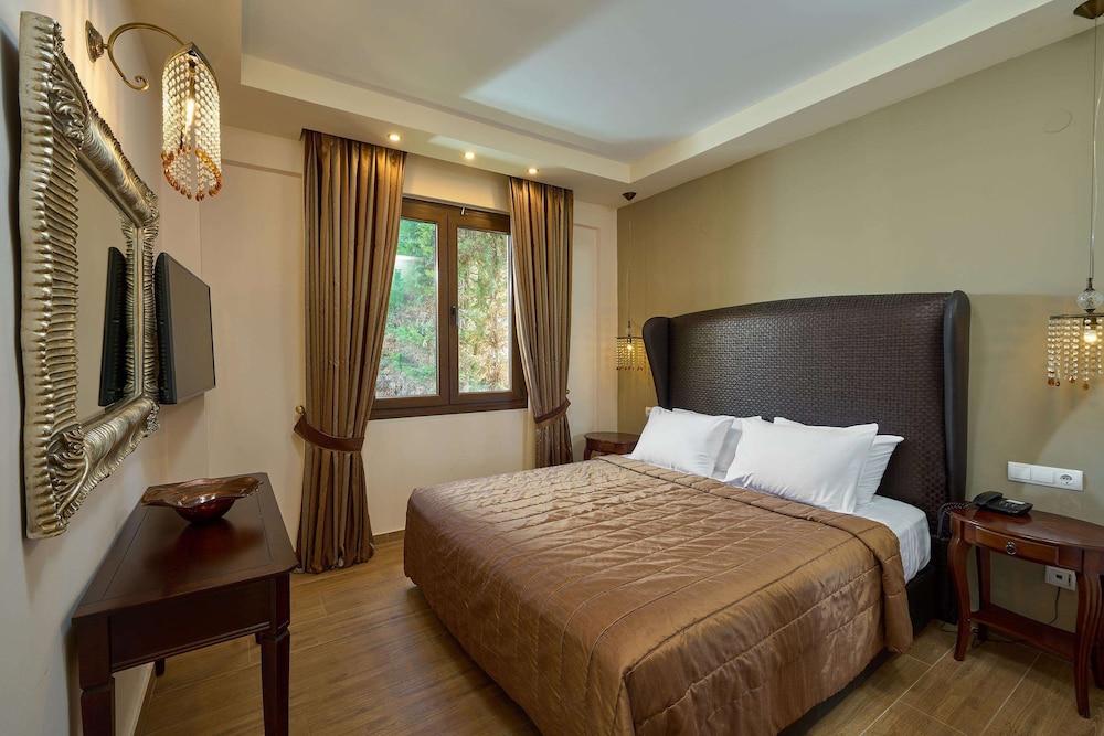 Mediterranean Village Hotel & Spa 39/88