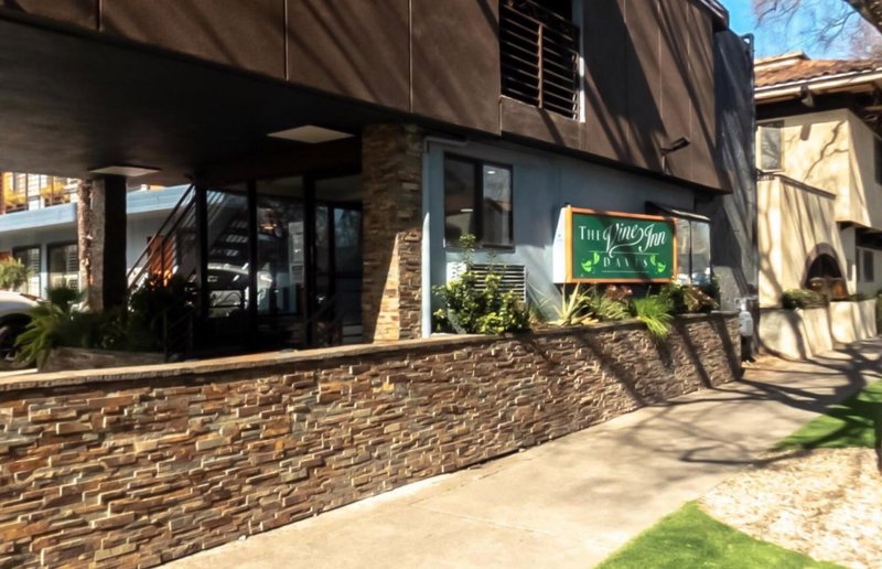 The Vine Inn Davis 25/25
