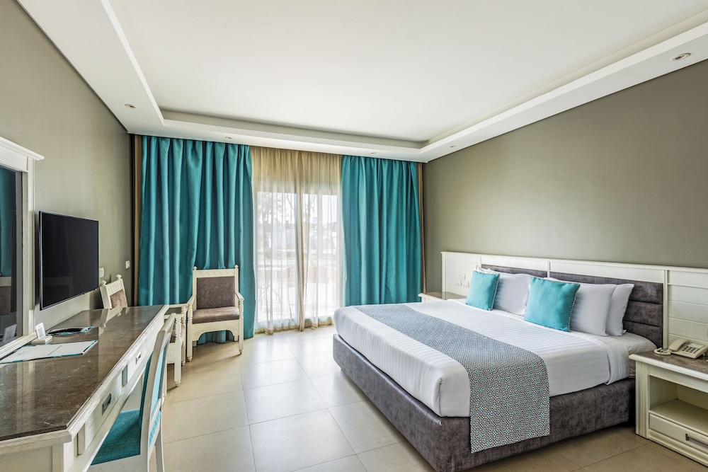 Deluxe Room Partial Sea View