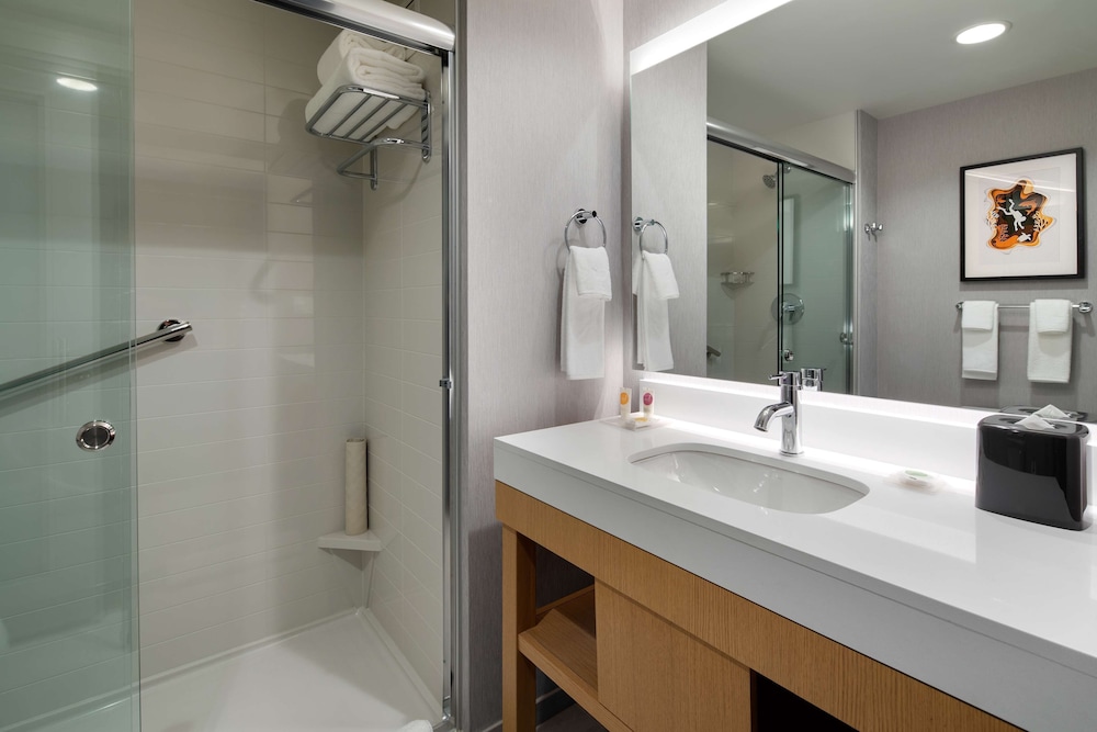 Hyatt Place Boston Seaport District 45/47