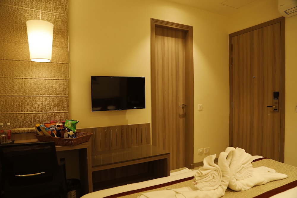 Hotel The Royal Vista 35/50