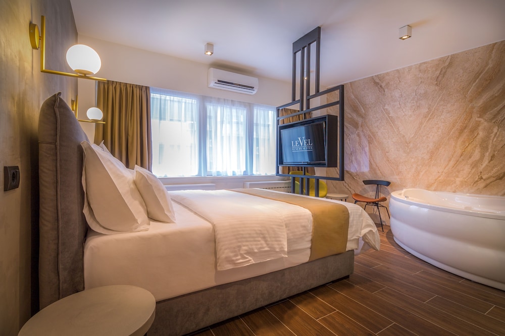 Level Luxury Suites 17/55