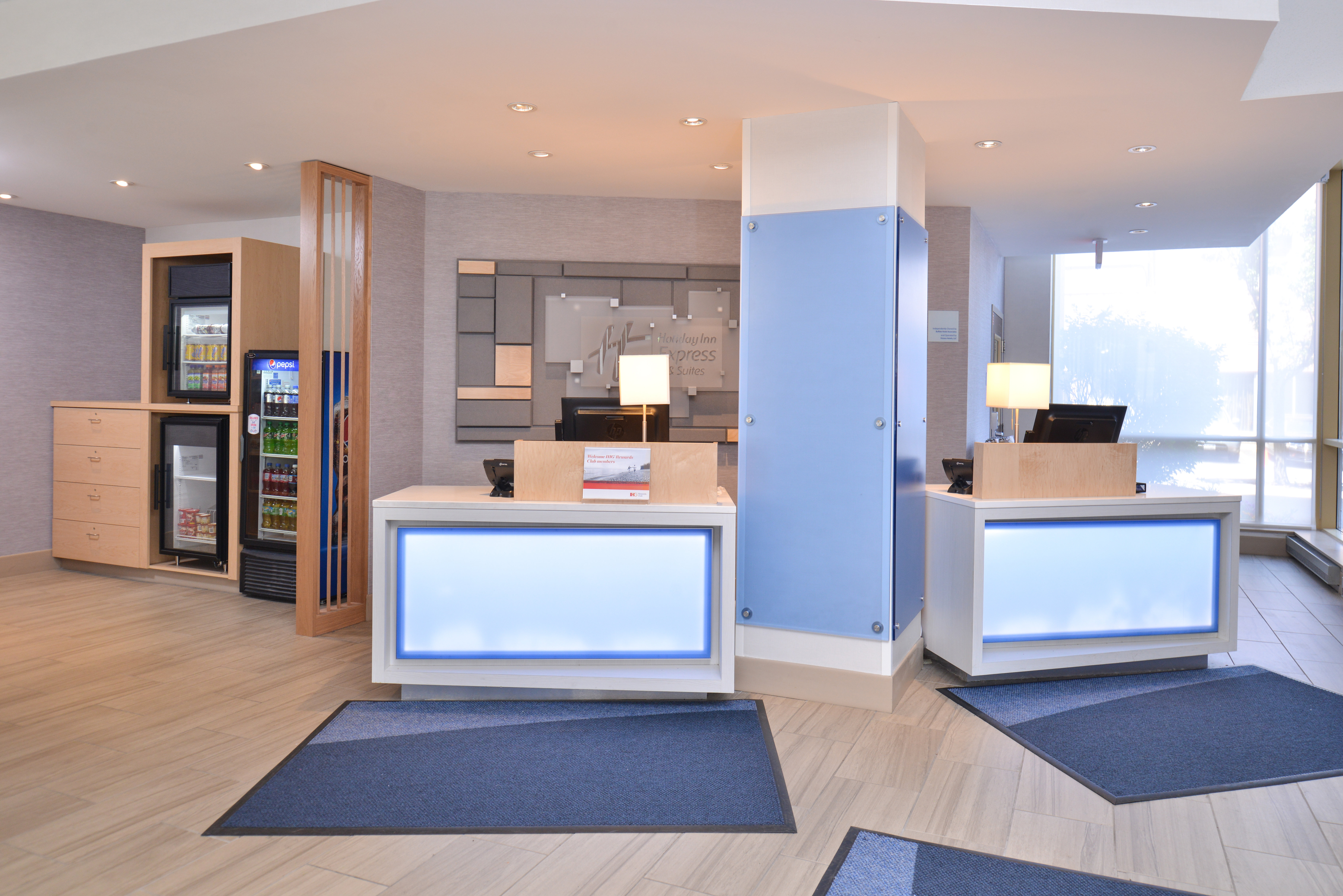 Holiday Inn Express And Suites Downtown Buffalo Ex Comfort Suites 2/20