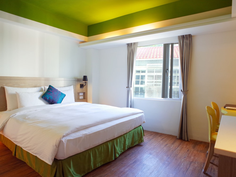 DELUXE, DOUBLE BED