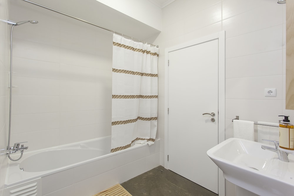 جناح سوبيريور بسرير مزدوج بإطلالة على النهر، Emporium Lisbon Suites 9/10