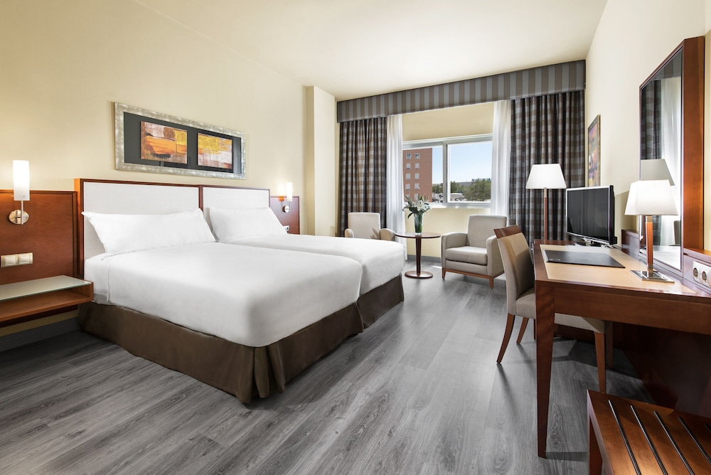 ROOM, SINGLE