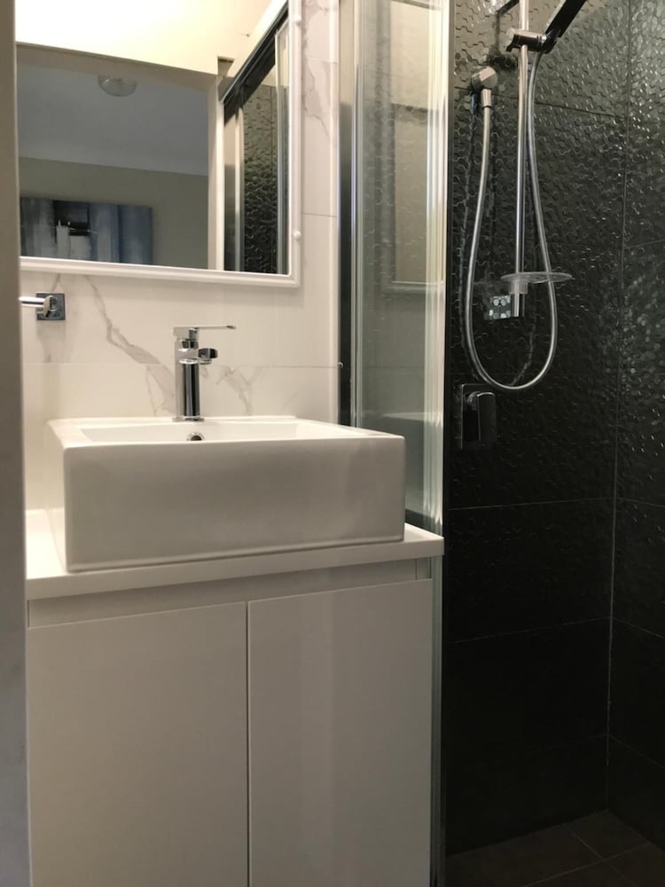 MOLLYMOOK PARADISE HAVEN MOTEL 10/39