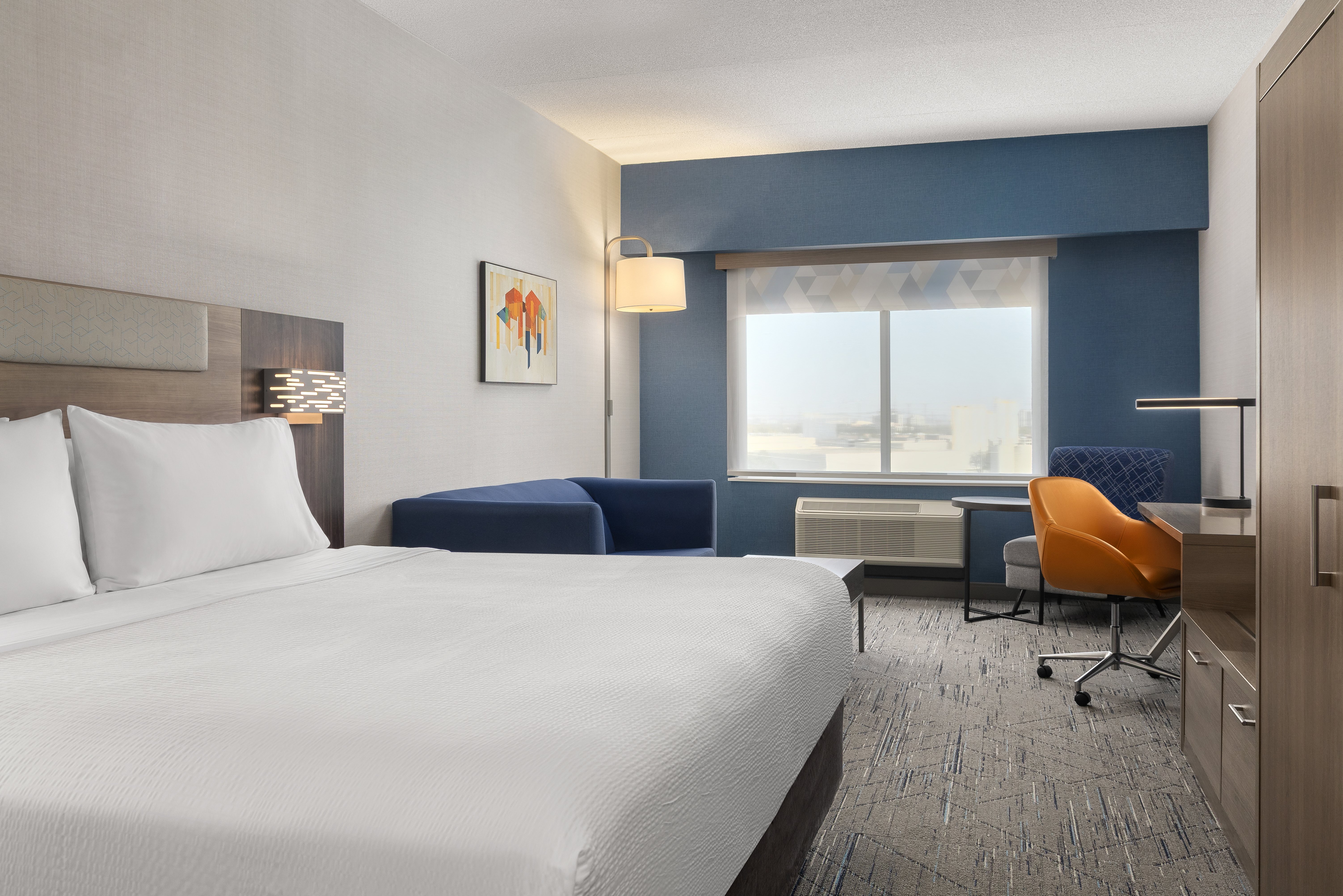 Holiday Inn Express Suites Vaughan 27/78