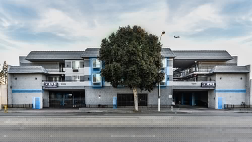 Hollywood Inn Express LAX 5/35