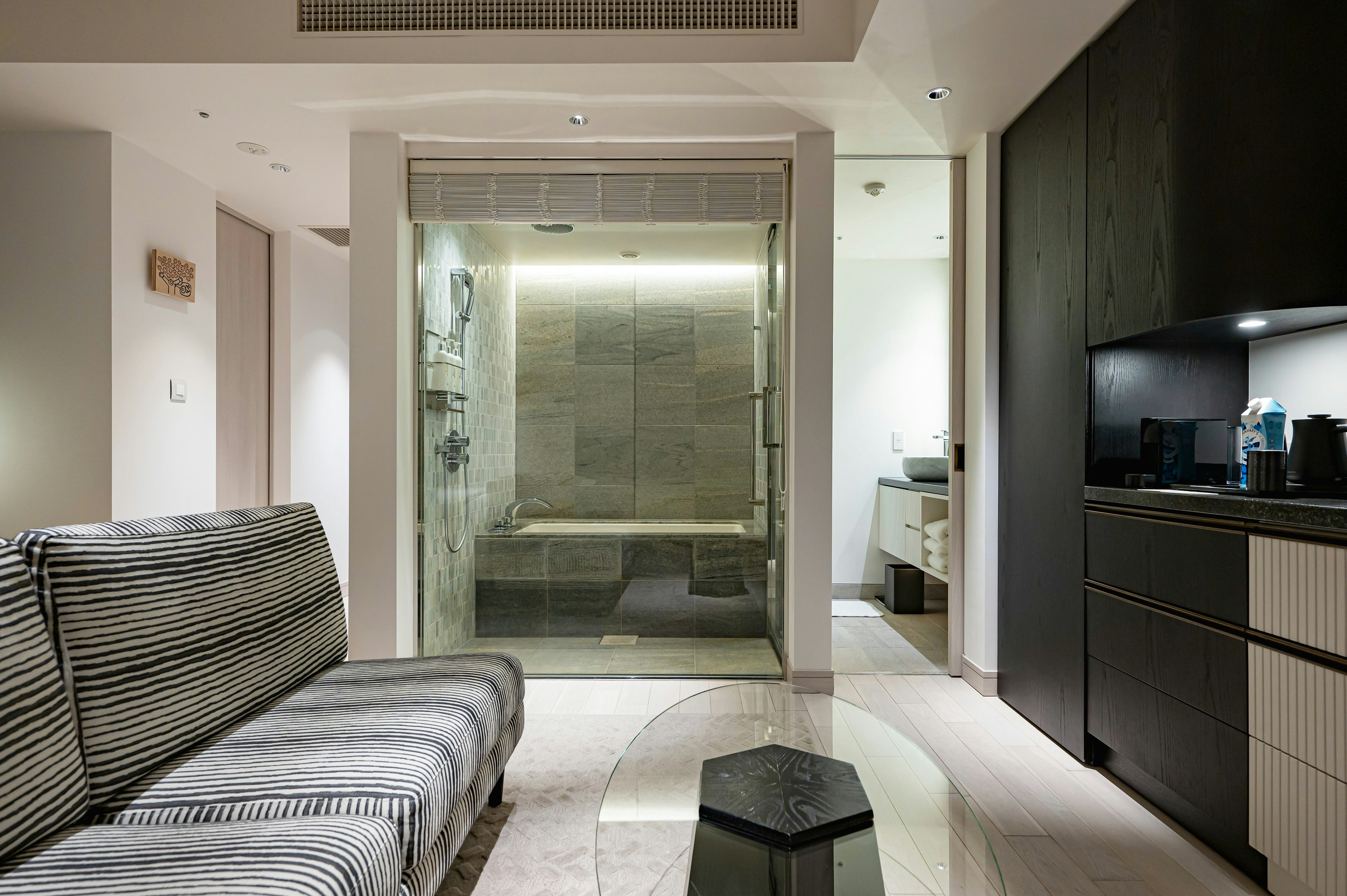 Kimpton Shinjuku Tokyo 28/77