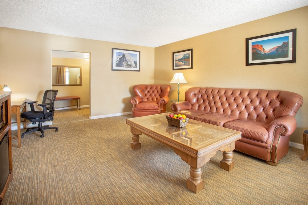 Travelodge by Wyndham Hawthorne 15/27