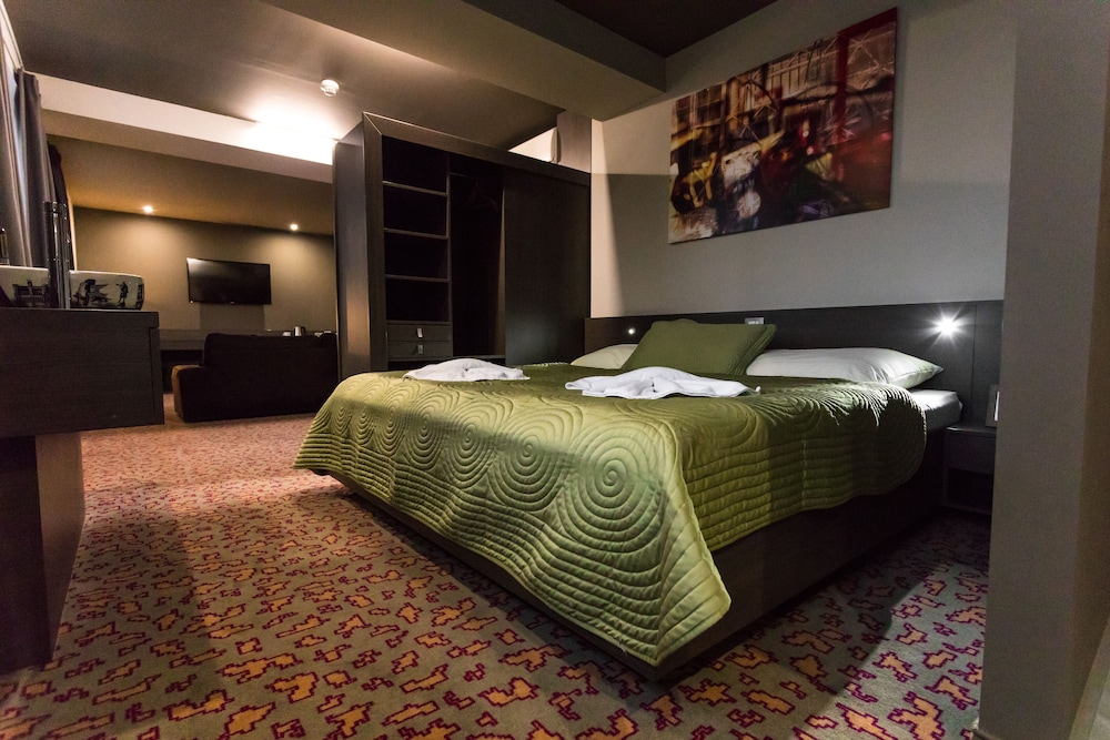 Kongres Hotel Roca 13/76