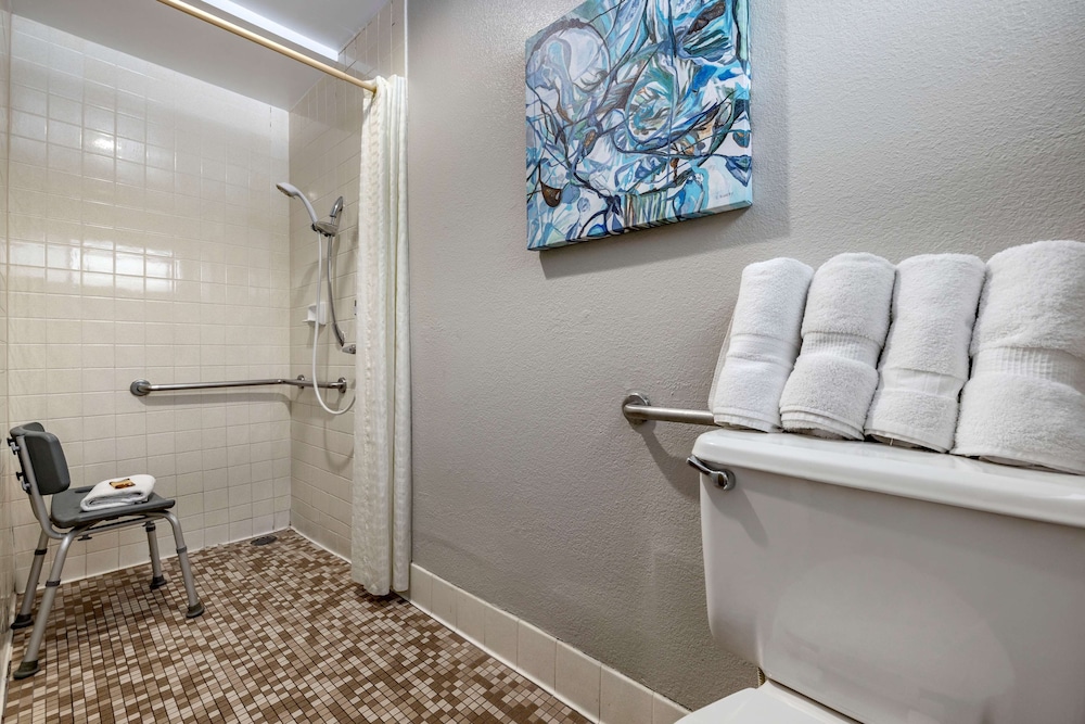 The Encinitan Hotel & Suites 20/35
