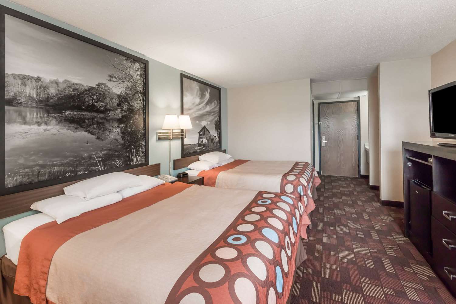 Super 8 By Wyndham Luverne 4/11