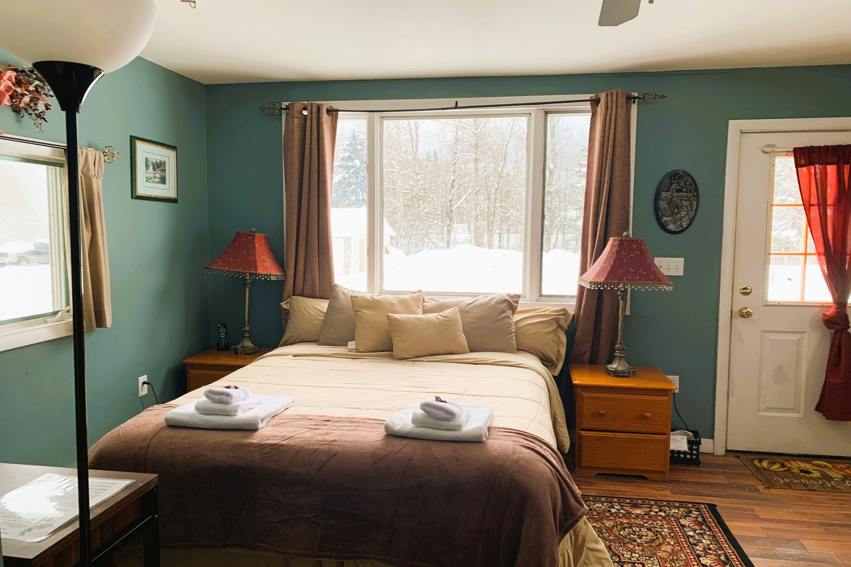Room, Queen Bed, River Front