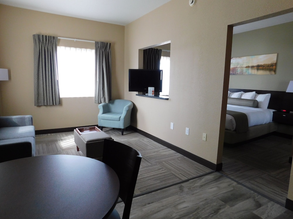 Island Suites 32/50