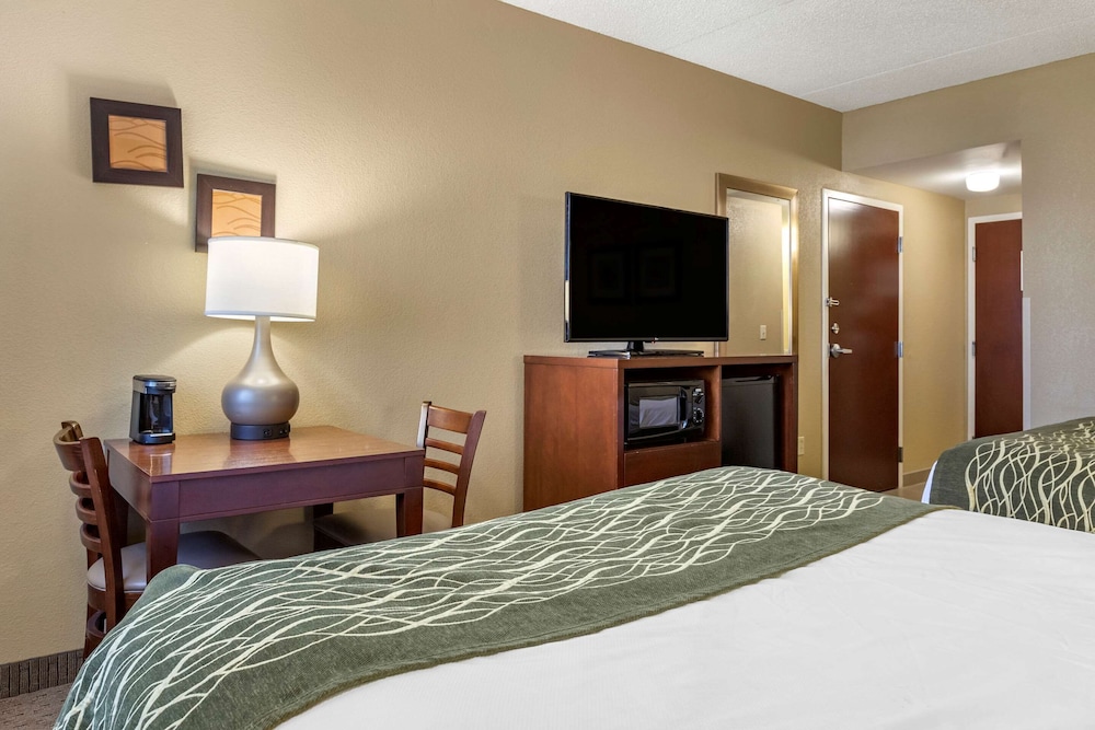 Comfort Inn Warren - Detroit North 5/28