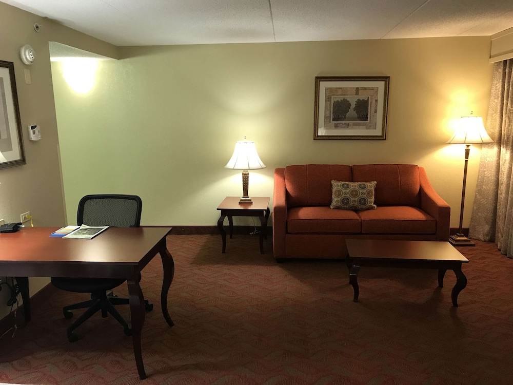Hampton Inn Suites Bolingbrook 44/48