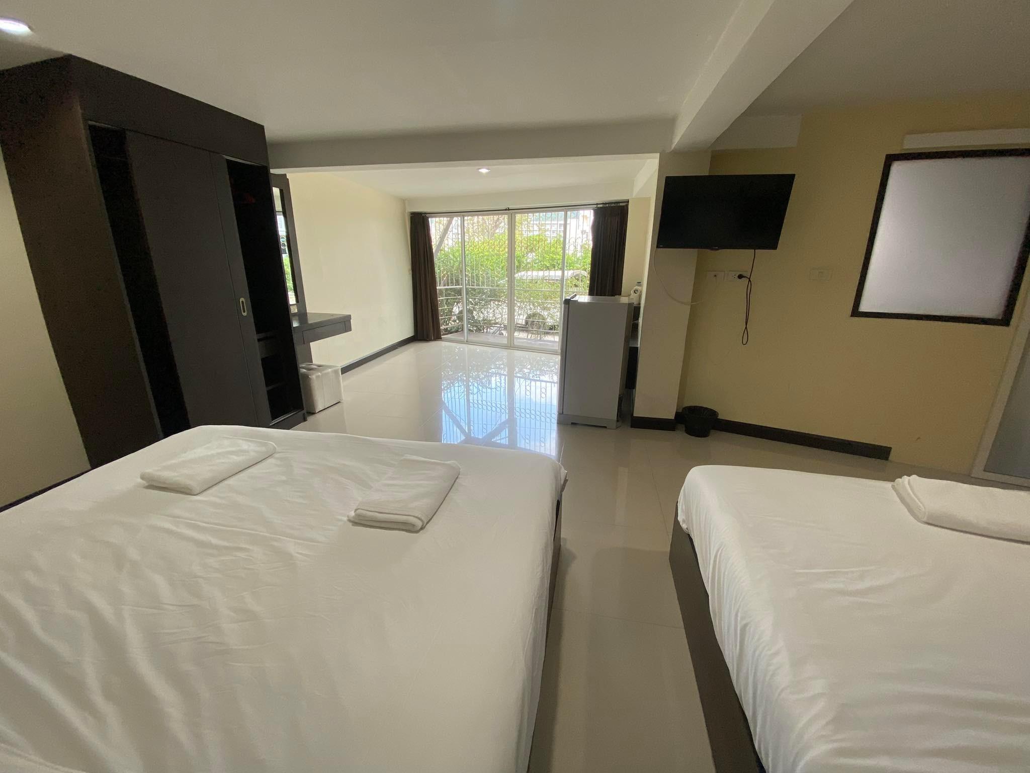 Room, Triple