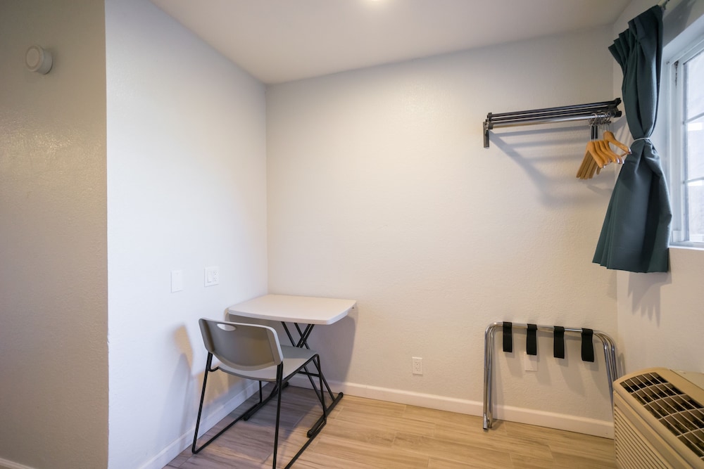 Berkeley Inn 35/50