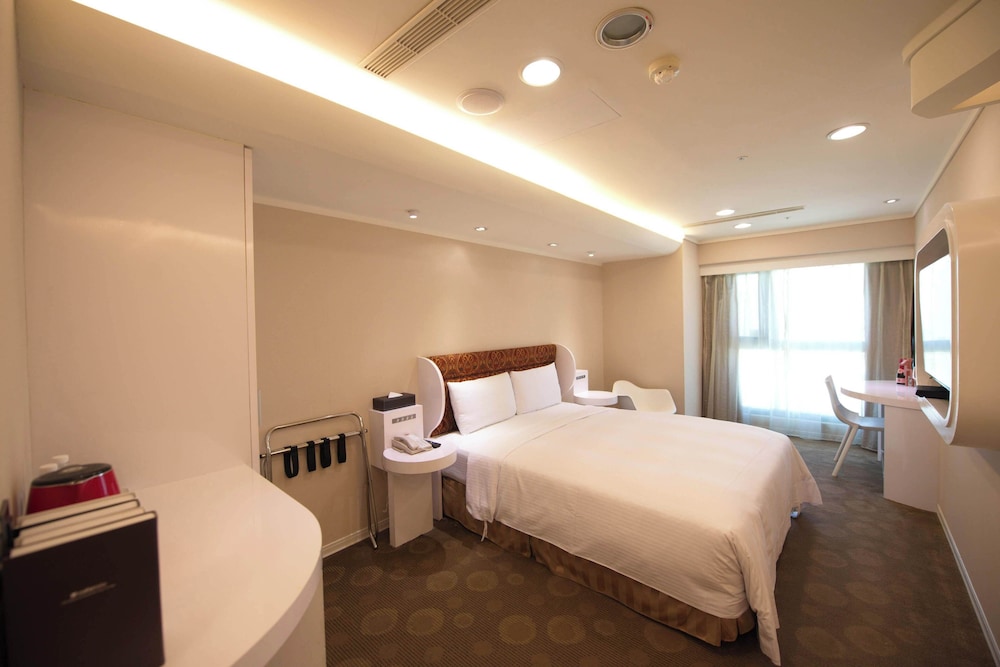 DELUXE, DOUBLE BED