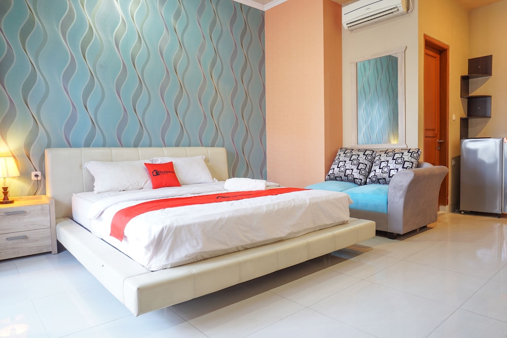 Residences By RedDoorz near Kemang Square 8/33