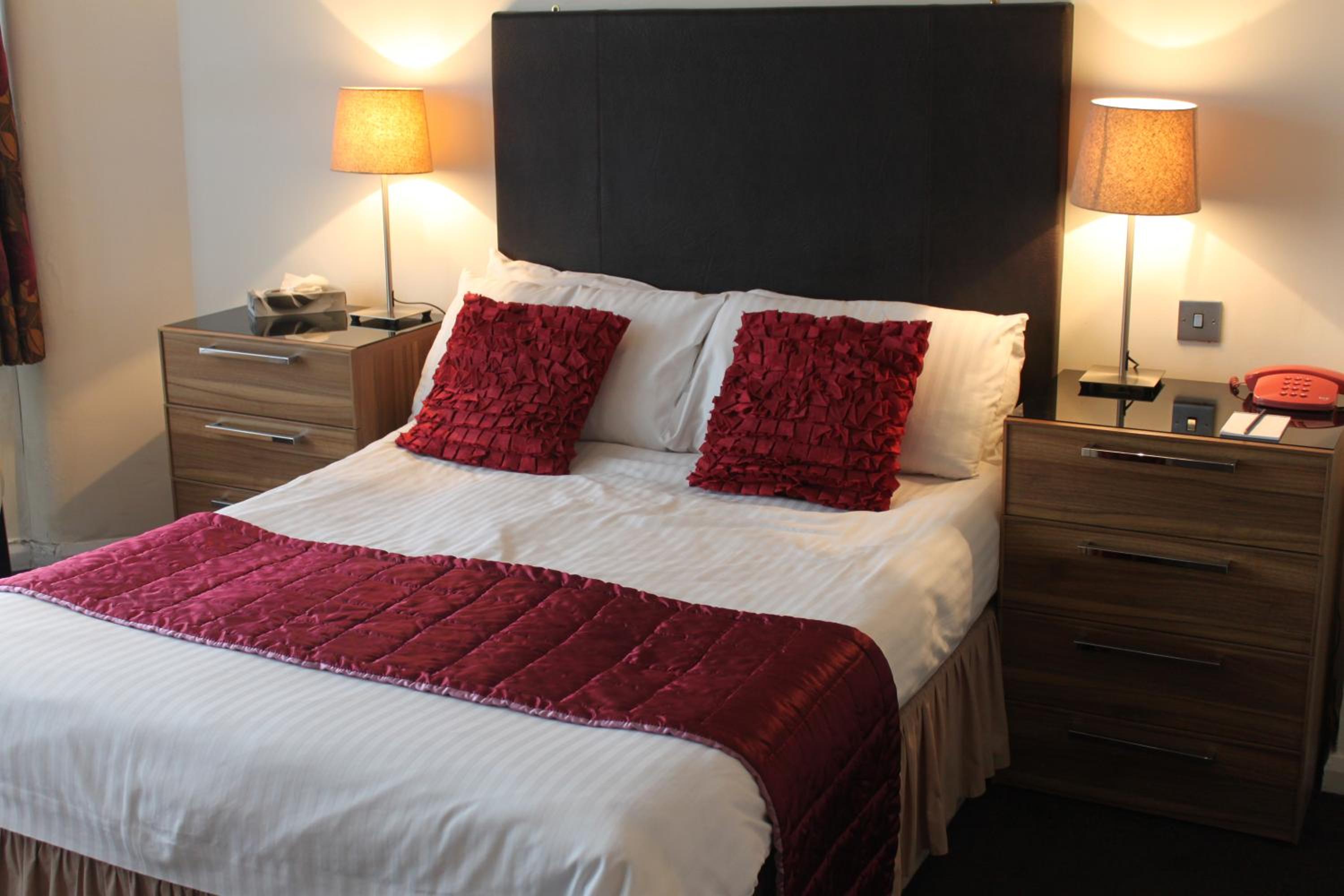 Ascot Hotel 35/50