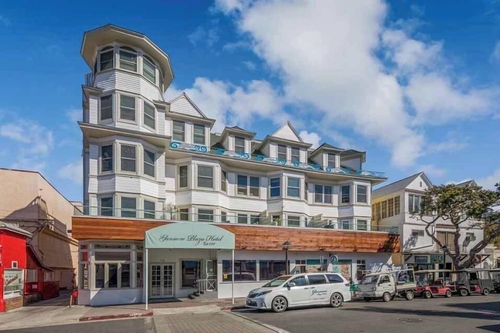 Glenmore Plaza Hotel 52/59