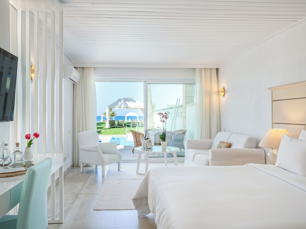 Junior Suite, 1 Double and 1 Single Bed, Sea Front, Private Pool
